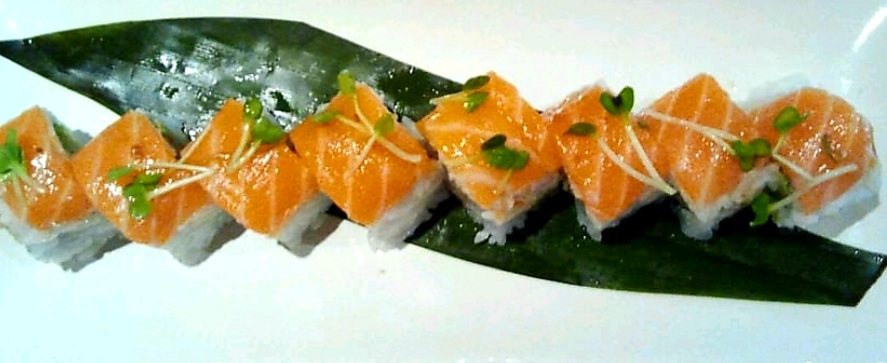 Order 82. 49er's Roll food online from Marina Sushi Bar store, San Francisco on bringmethat.com