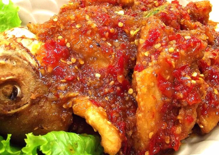 Order  Fish Fillet with Chilli Sauce food online from Lanna Thai store, Colorado Springs on bringmethat.com