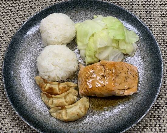 Order F10. Salmon Teriyaki with Rice  food online from Kanda Ramen & Bbq store, San Leandro on bringmethat.com