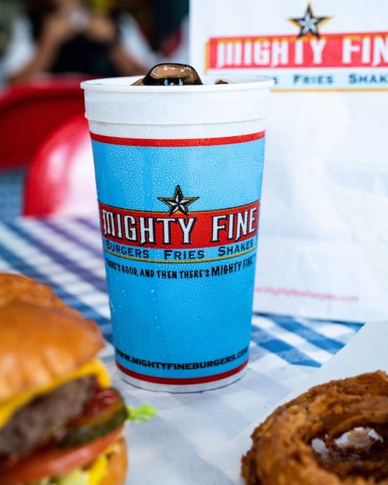 Order 22oz Fountain Drink food online from Mighty Fine Burgers store, Austin on bringmethat.com