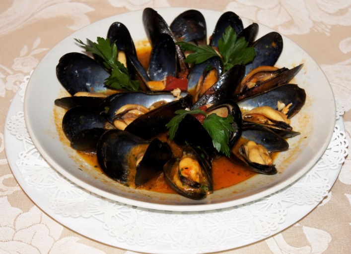 Order Zuppa di Mussels  food online from Pines of Rome store, Bethesda on bringmethat.com