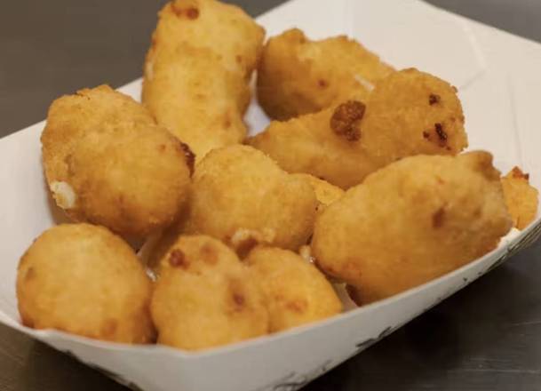 Order Breaded Cheese Curds food online from Rooster Bbq Deli store, Saint Paul on bringmethat.com