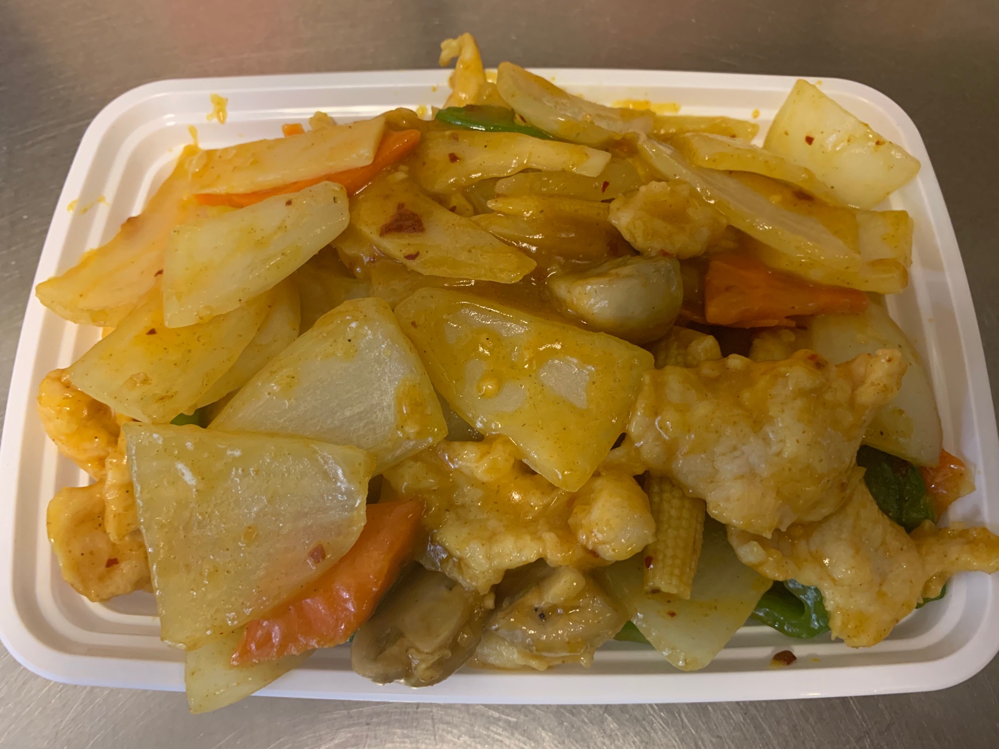Order 咖喱鸡 / Curry Chicken with Onion food online from China King store, Lansdale on bringmethat.com