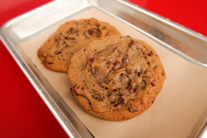 Order Chocolate Chip Cookie food online from Scott's Kitchen and Catering at Hangar 29 store, Kansas City on bringmethat.com