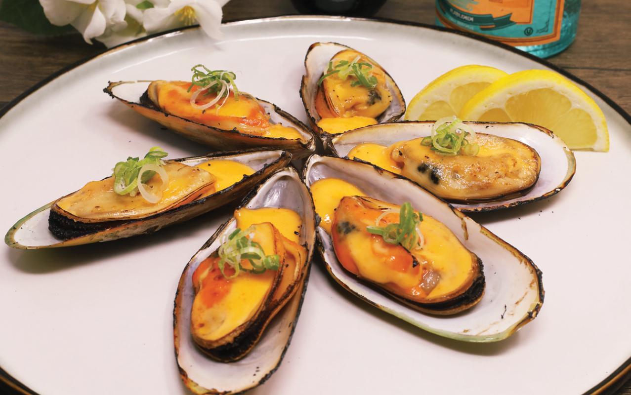 Order Baked Green Mussel food online from California Rock'n Sushi store, Los Angeles on bringmethat.com