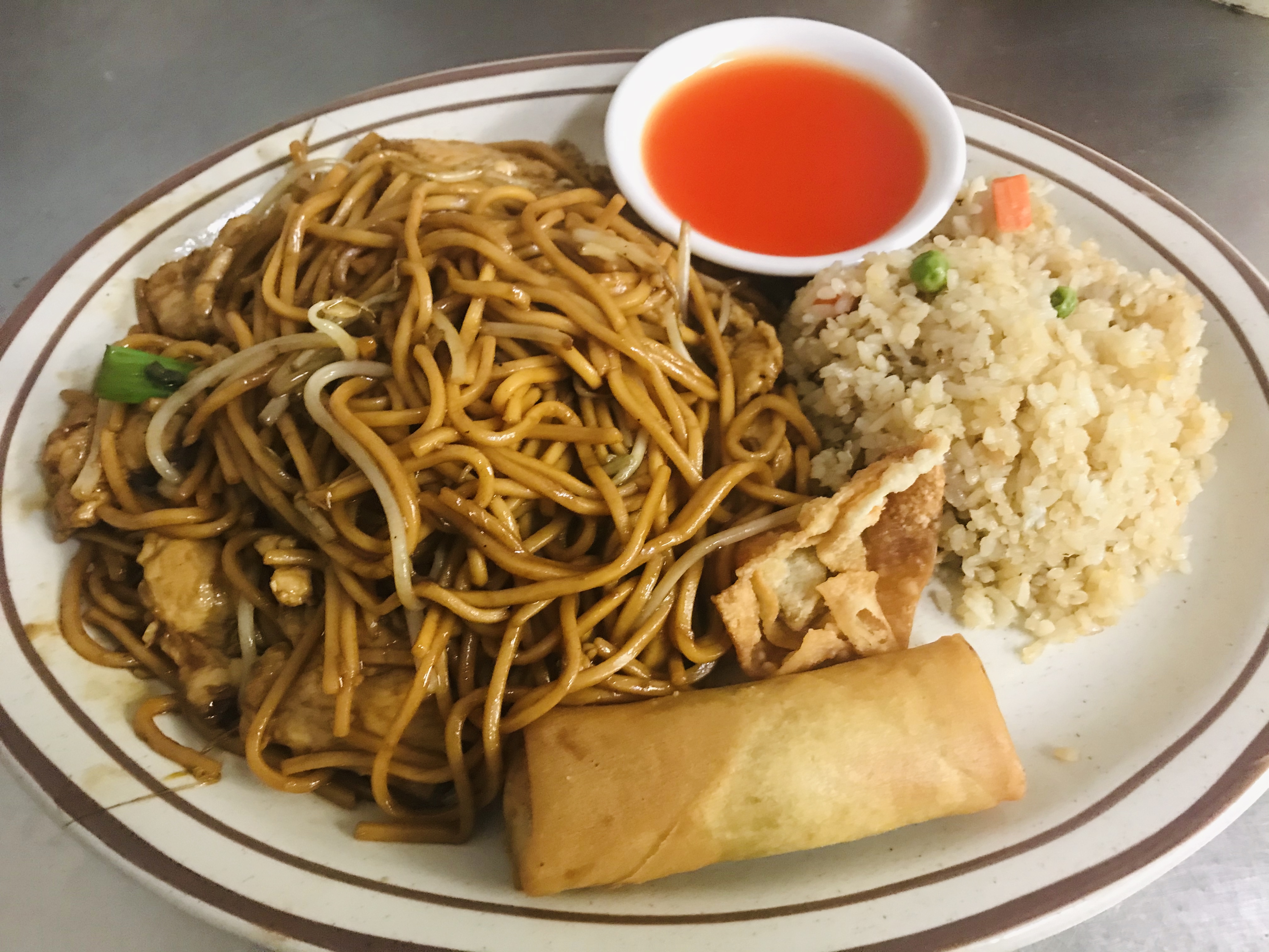Order Chow Mein Chicken Lunch food online from Fortune Cuisine store, Sandy on bringmethat.com