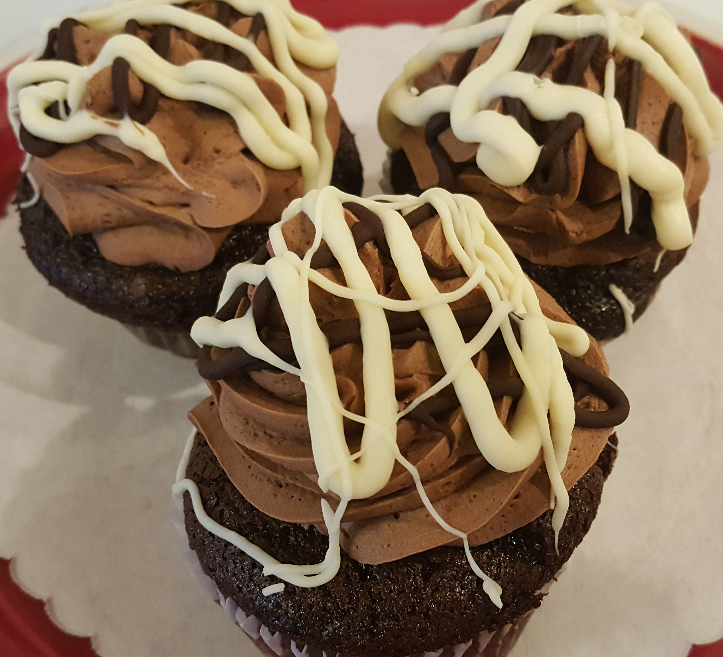 Order Death by Chocolate Cupcakes food online from Mortgage Apple Cakes Bakery & Cafe store, Teaneck on bringmethat.com