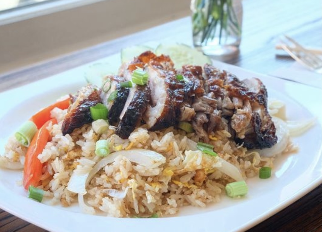 Order Roasted Duck Fried Rice food online from Modern Thai store, San Francisco on bringmethat.com