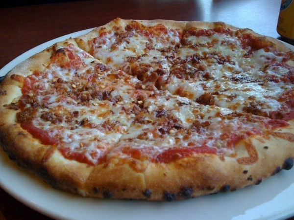 Order 5. Pancetta con Garlic Pizza food online from Pronto Pizza store, Redwood City on bringmethat.com