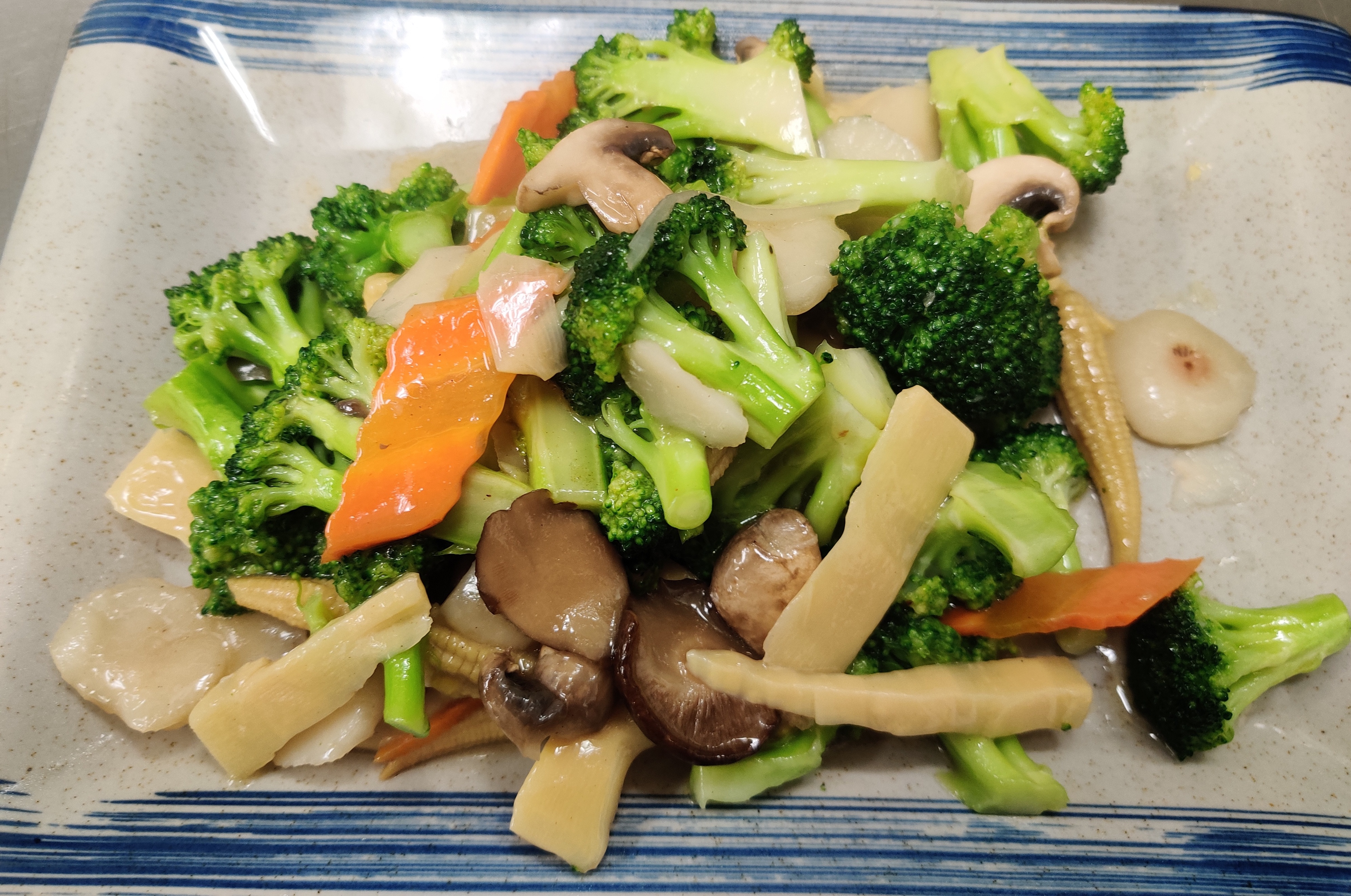 Order Q9. Stir Fried Mixed Vegetable 素什锦 food online from Red Chili store, Vestal on bringmethat.com