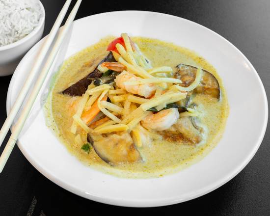 Order Green Curry food online from The Charm Thai Bistro - 71174 La-21 Suite 300 store, Covington on bringmethat.com