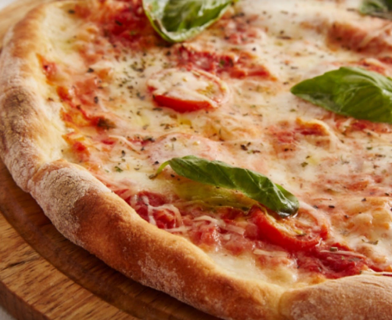 Order Margherita Pizza - Medium 12'' (6 Slices) food online from Michael's Pizza store, Calabasas on bringmethat.com