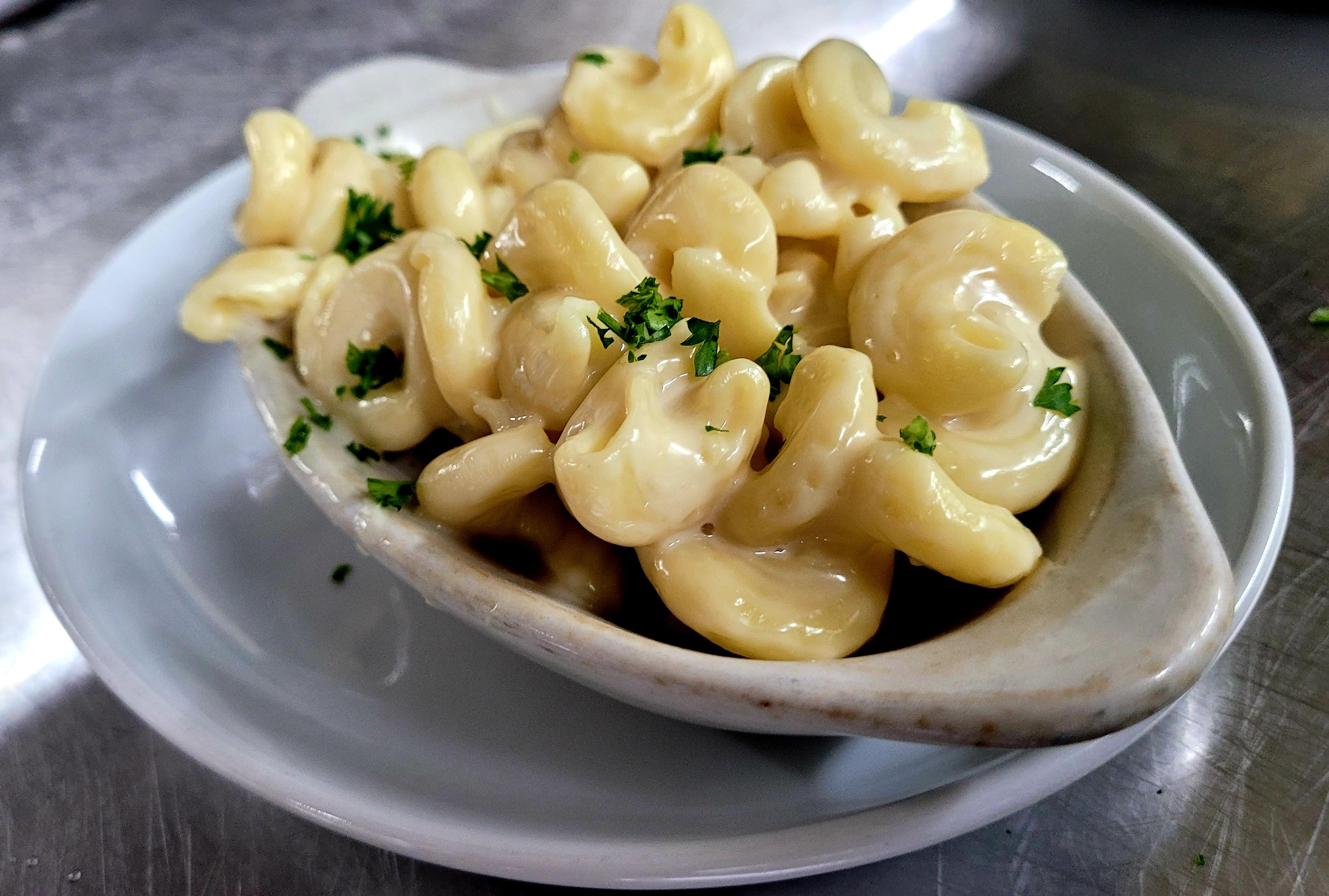 Order Small Mac & Cheese food online from Highlander Public House store, Wichita Falls on bringmethat.com