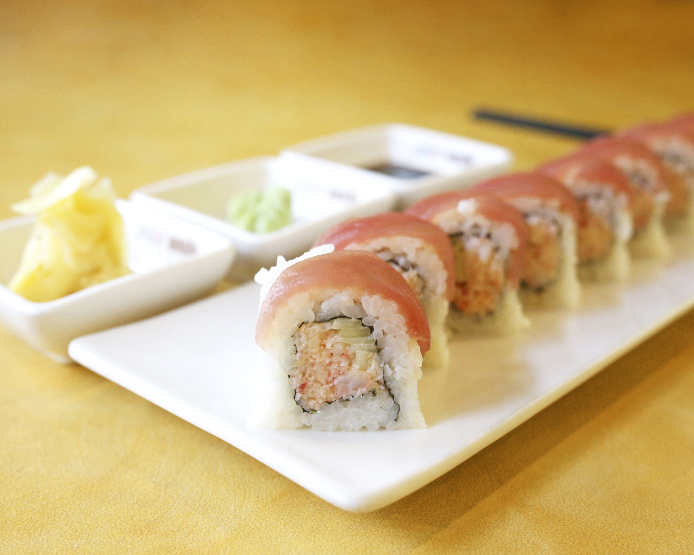 Order Hawaiian Roll food online from Mio Sushi store, Bend on bringmethat.com