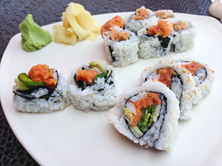 Order R2. Spicy Tuna Roll food online from Yo! Sushi store, Santa Ana on bringmethat.com