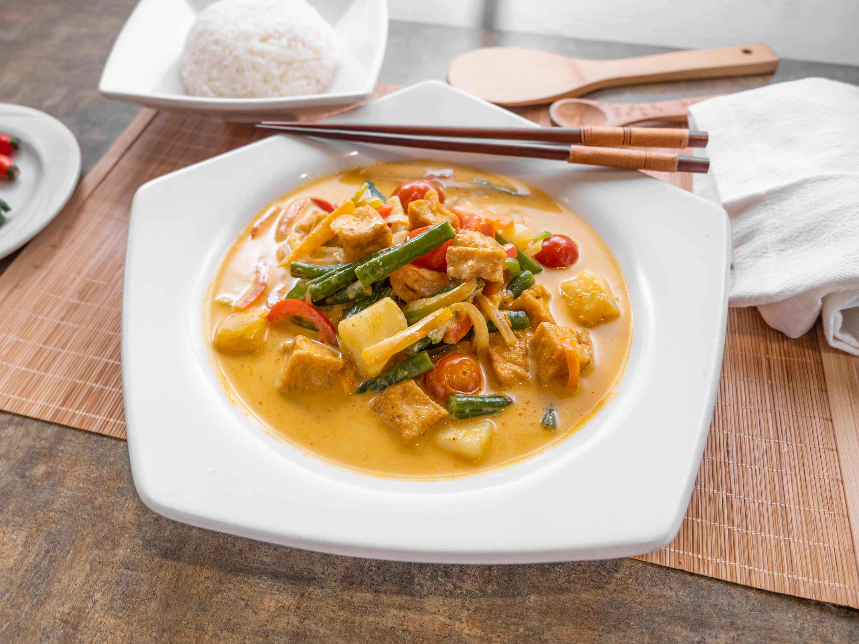 Order E12. Yellow Curry Gang Karee Dinner food online from Soybean Asian Grille store, Wilmington on bringmethat.com