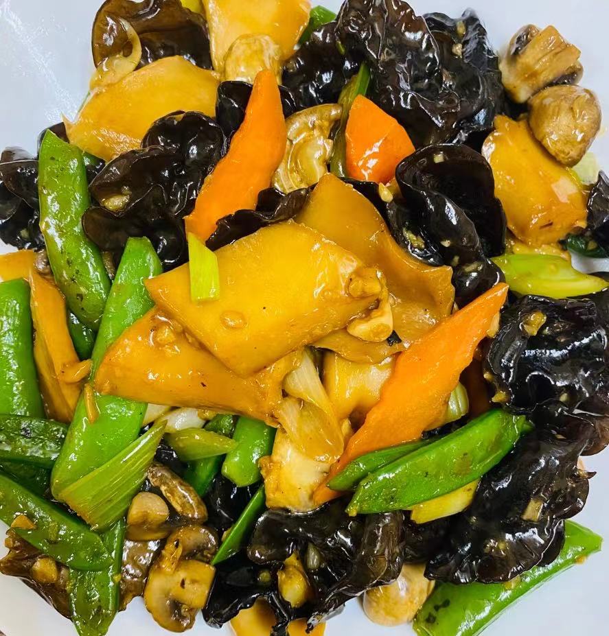 Order Sauteed Mixed Mushrooms  炒什菌 food online from Dim Sum Club store, San Francisco on bringmethat.com