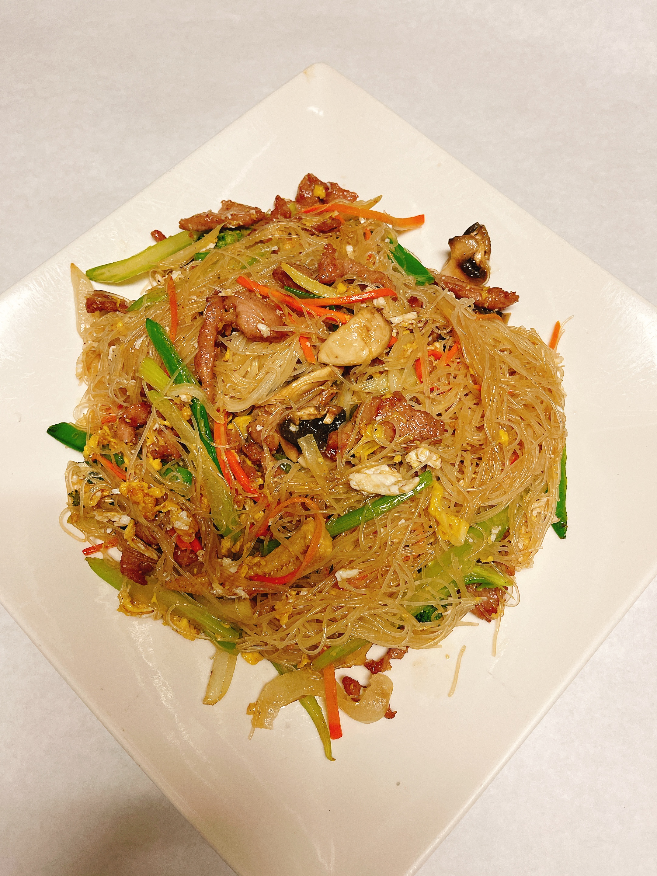 Order Rice Noodles food online from Pearls Chinese Restaurant store, New York on bringmethat.com