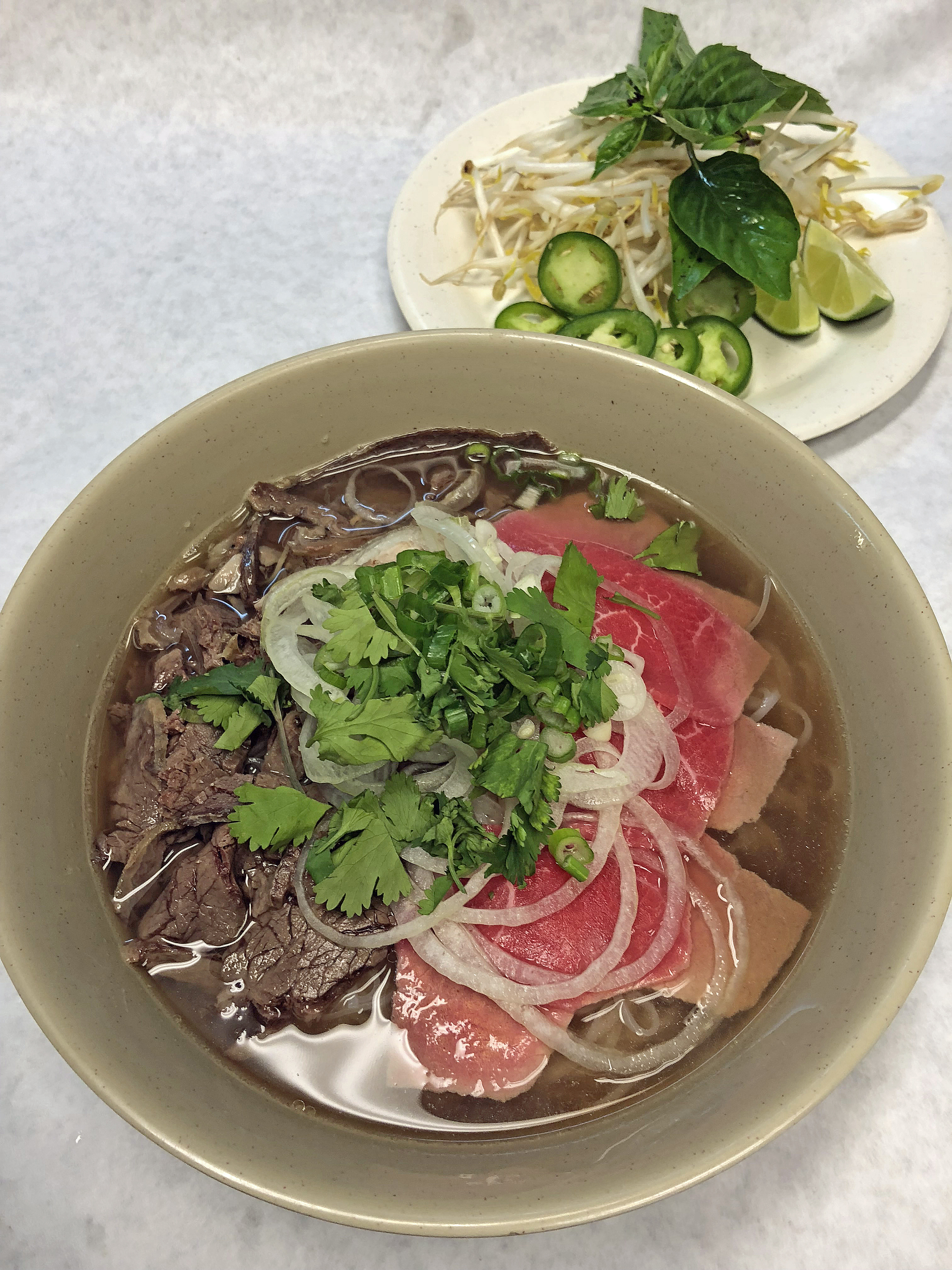 Order P0. Eye Round Steak and Flank Soup food online from House of Pho store, Hoffman Estates on bringmethat.com