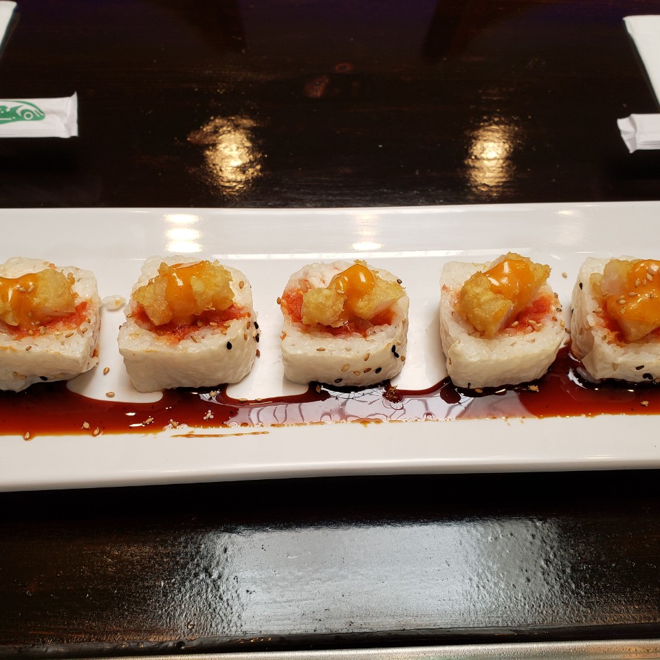 Order White Ninja Roll food online from O Sumo Sushi store, Sherman Oaks on bringmethat.com