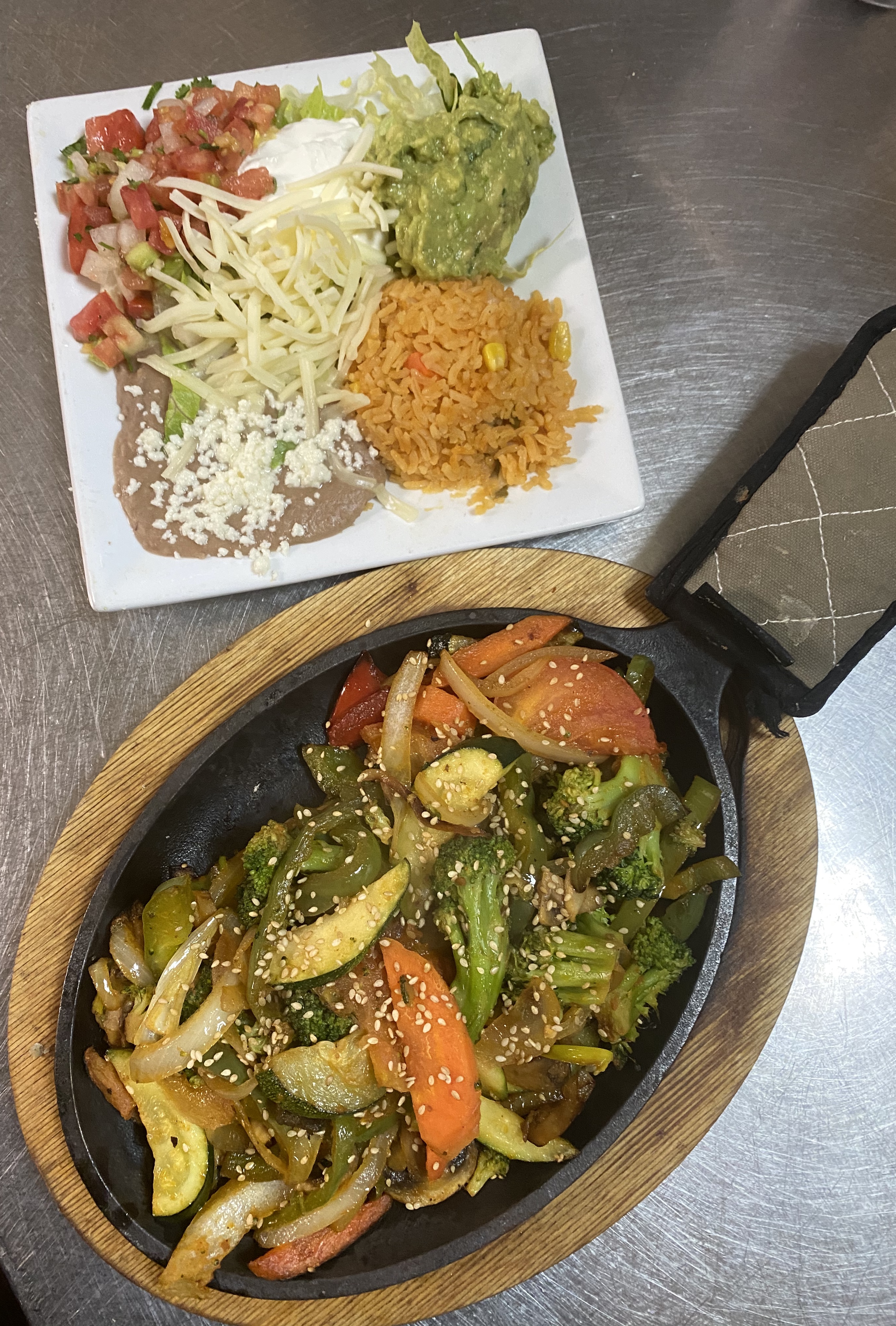 Order Veggie Fajita food online from La Catrina Cocina Mexicana store, Ormond Beach on bringmethat.com