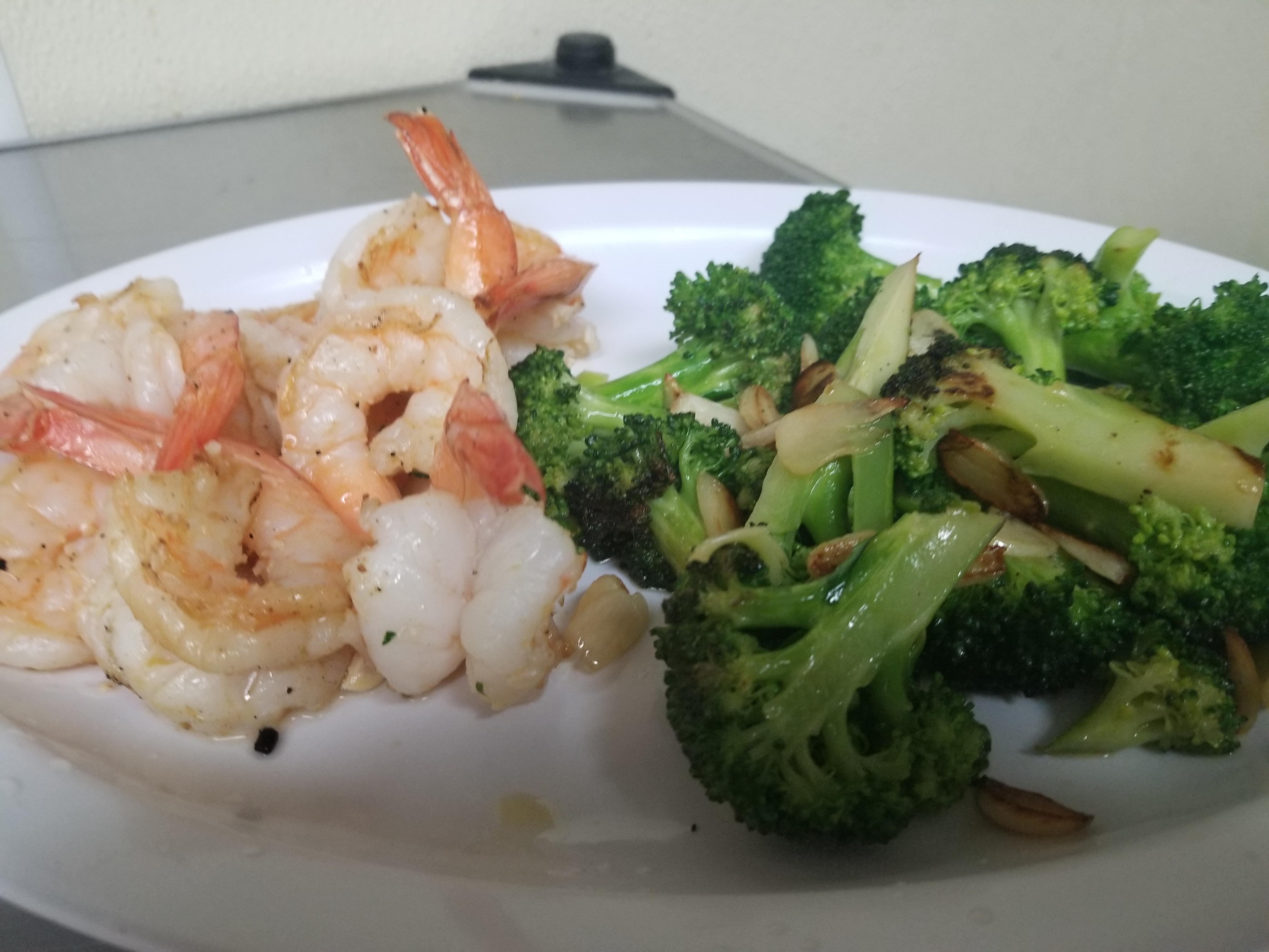 Order Grilled Shrimp and Vegetable Plate food online from Pizzarelli's Pizza store, Scarsdale on bringmethat.com
