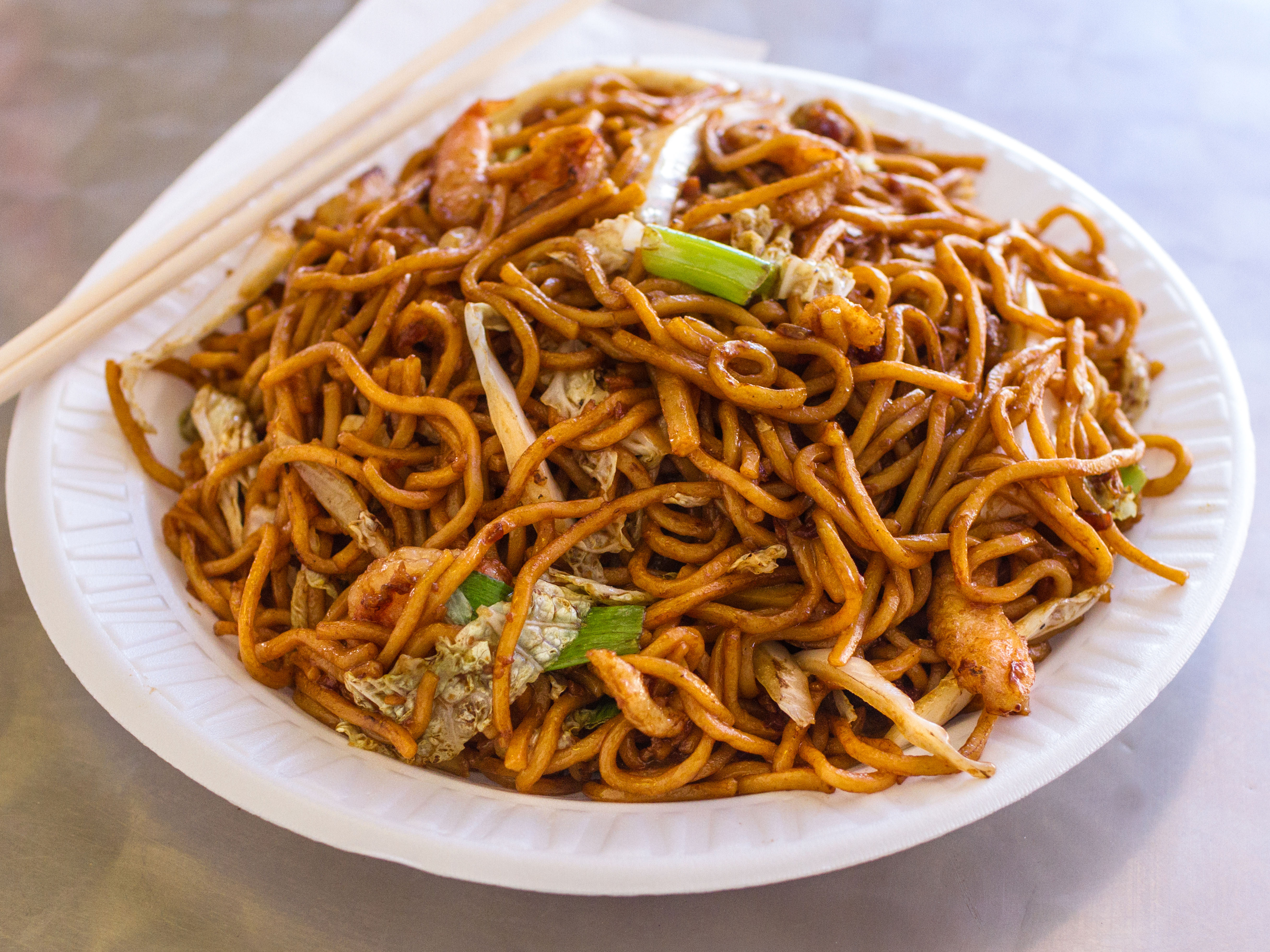 Order LM6. Combination Shrimp Lo Mein food online from Simon's Wok & Grill store, Washington on bringmethat.com