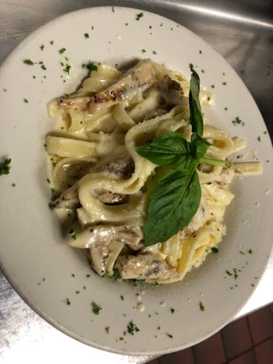 Order Fettuccini Alfredo with Grilled Chicken - Pasta food online from Joes Italian Cafe store, Addison on bringmethat.com