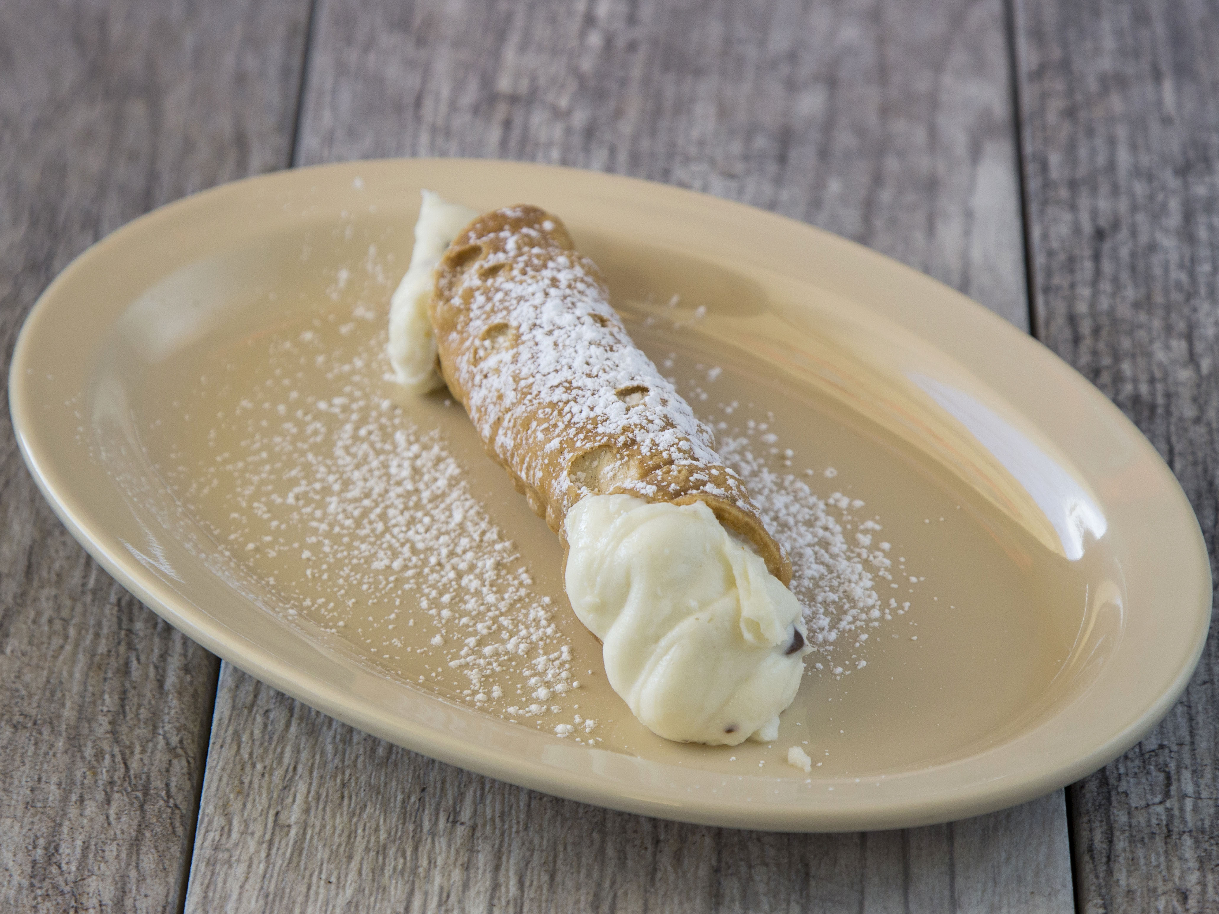 Order Canoli food online from Famous Ray's Pizza store, Glendale on bringmethat.com