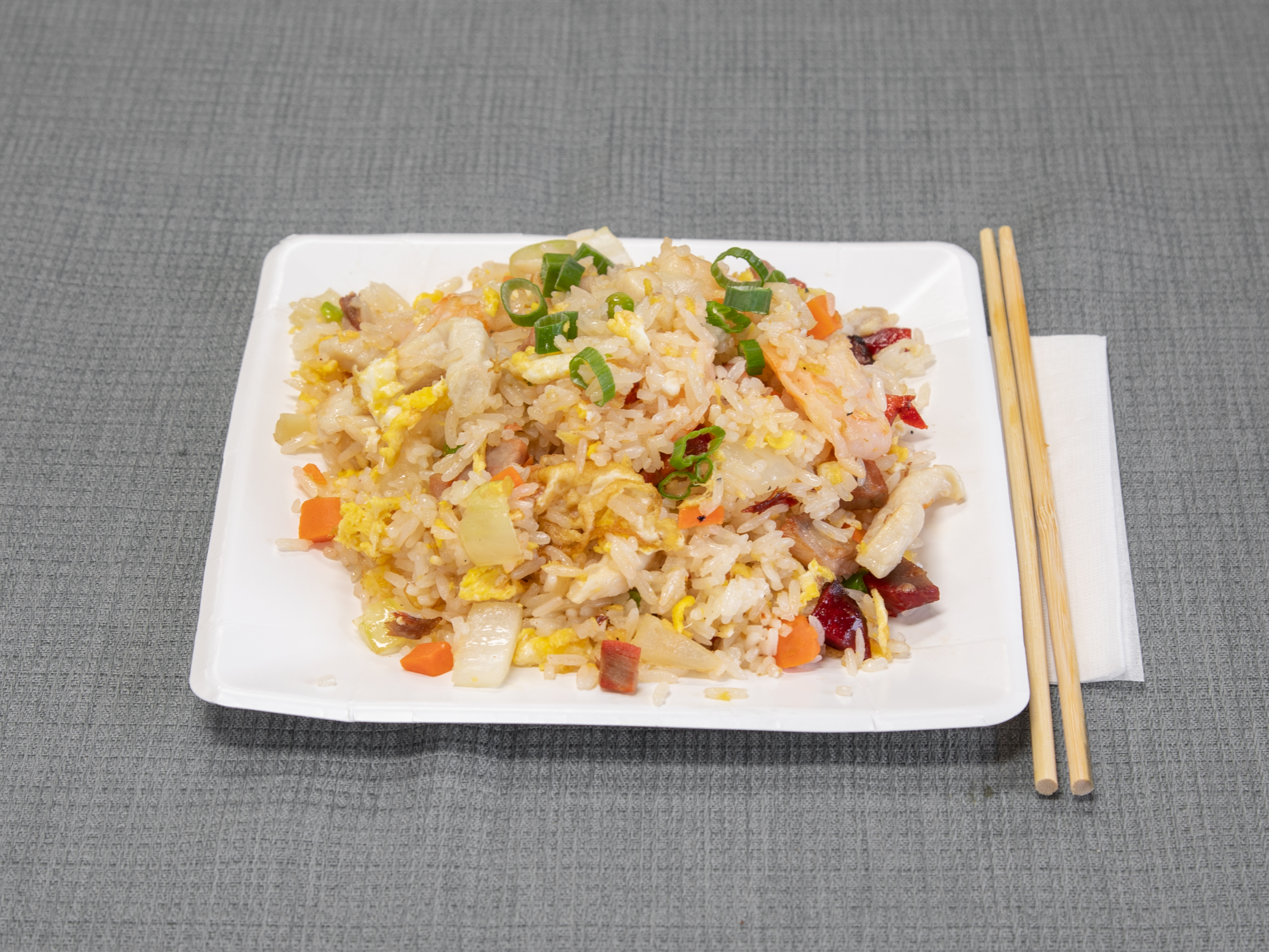 Order 36. Young Chow Fried Rice food online from Fortune Chinese Restaurant store, Floral Park on bringmethat.com