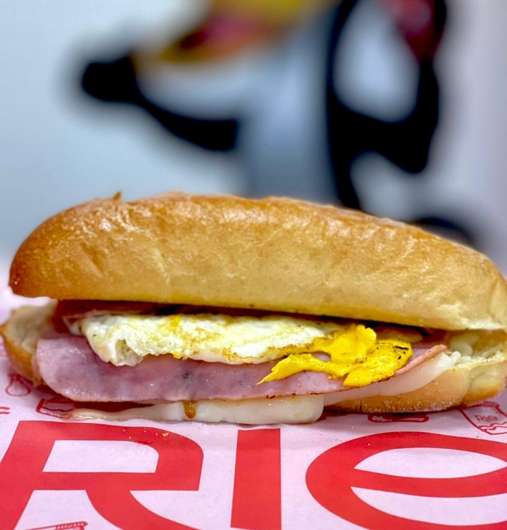 Order Ham, Egg and Cheese Sandwich / Misto Quente com Ovo food online from Rio Store store, Philadelphia on bringmethat.com