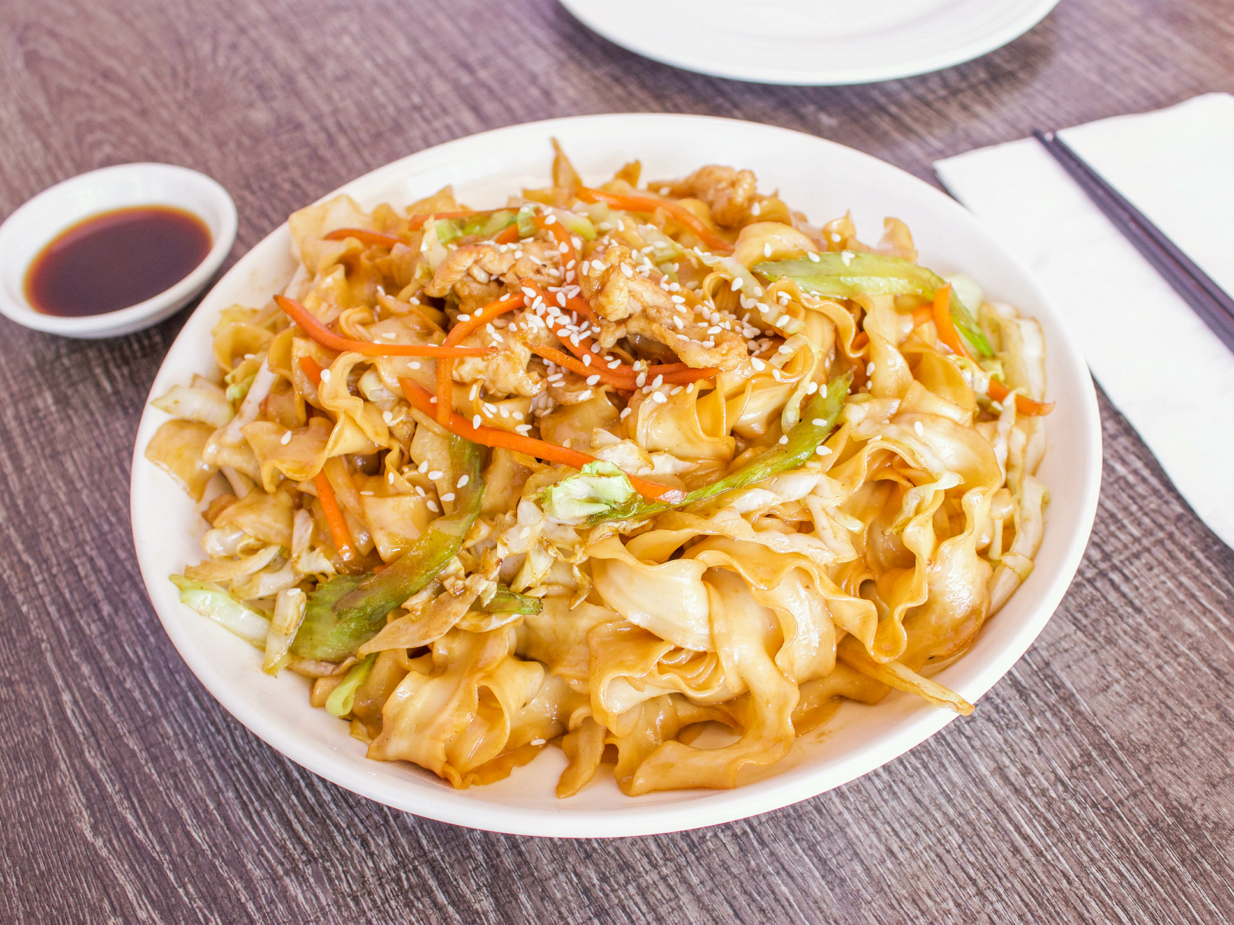 Order Chicken Chow Mein 鸡肉炒面 food online from Dumpling Park store, San Francisco on bringmethat.com
