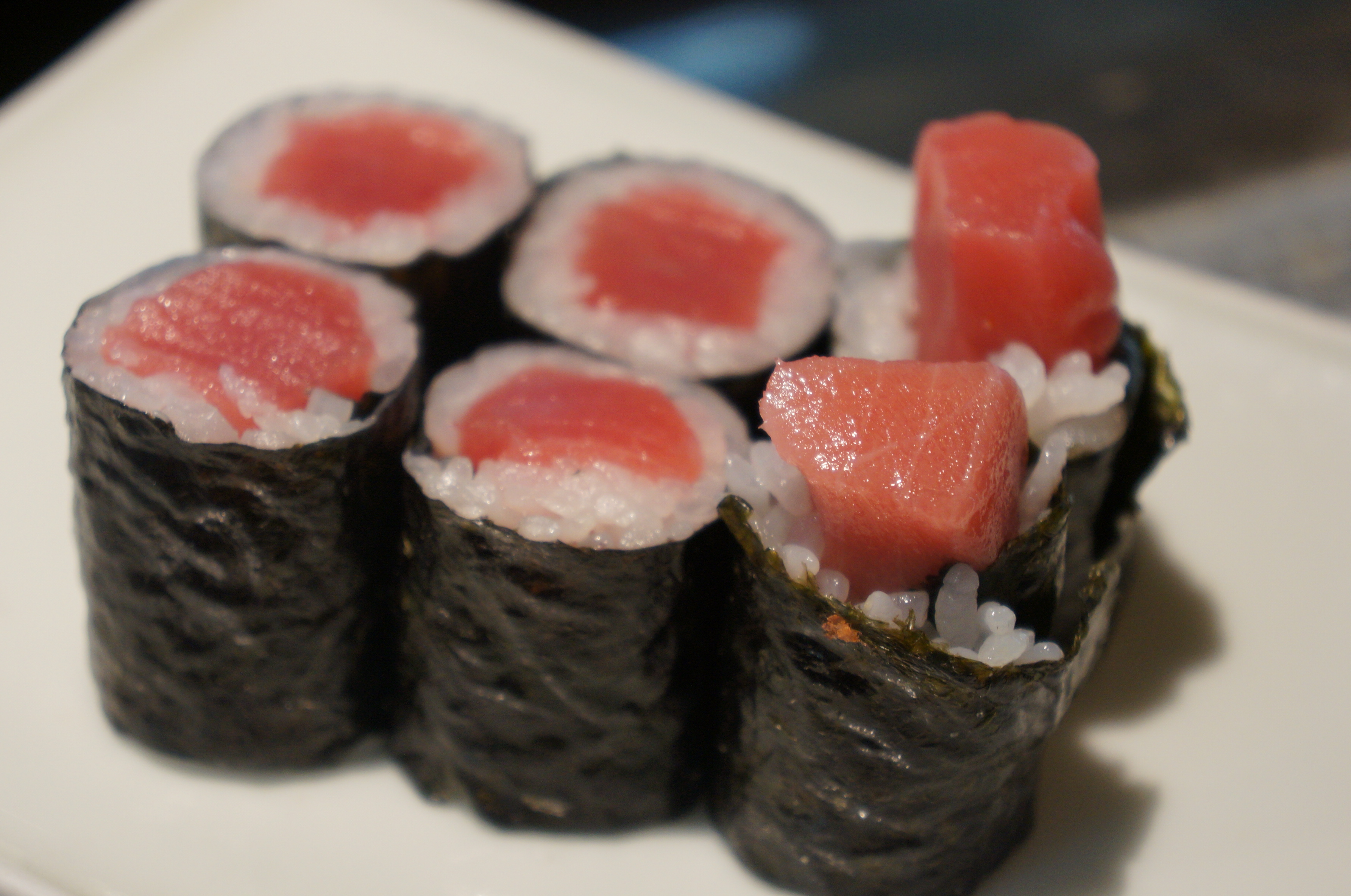 Order Tuna Maki Roll food online from Ki Sushi & Sake Bar store, Buena Park on bringmethat.com