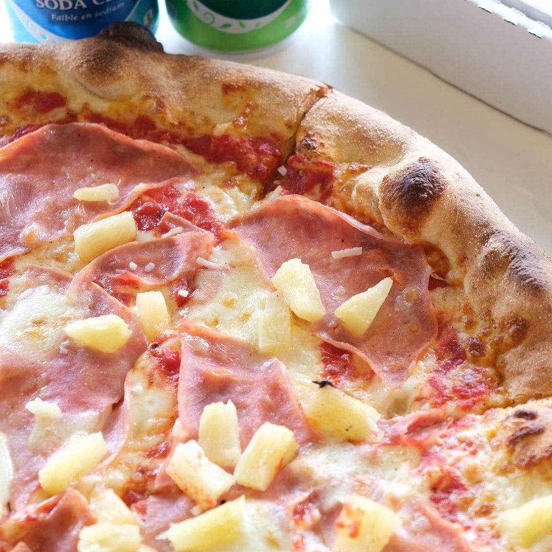 Order Hawaiian Pizza - Small 10" food online from Pizza Garden store, Manchester on bringmethat.com