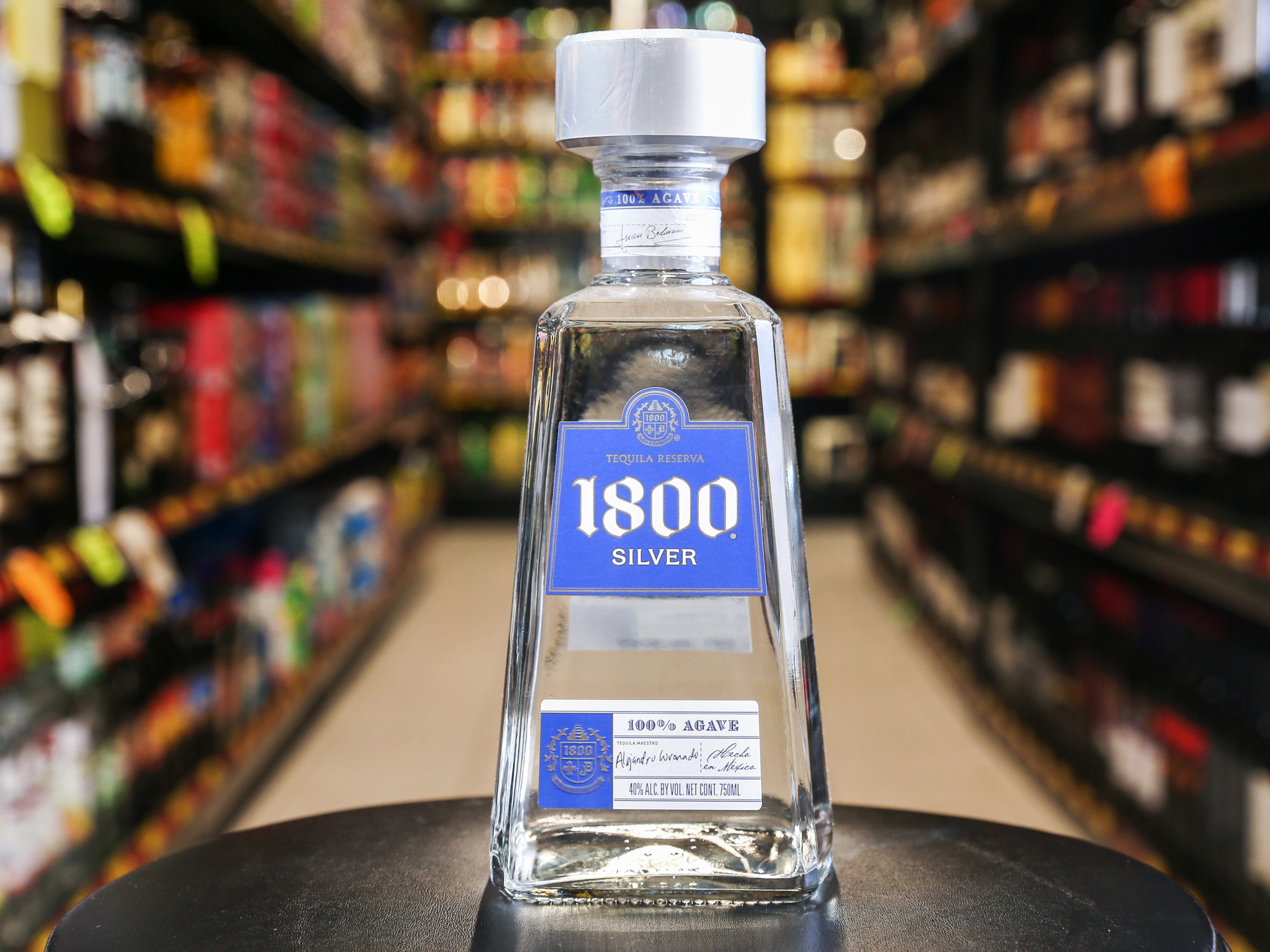 Order 1800 Reserva Silver, 750ml Tequila (40.0% ABV) food online from Gold Crown Liquors store, Chicago on bringmethat.com
