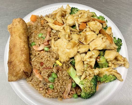 Order Chicken w. Broccoli Combo food online from East China store, Winston-Salem on bringmethat.com
