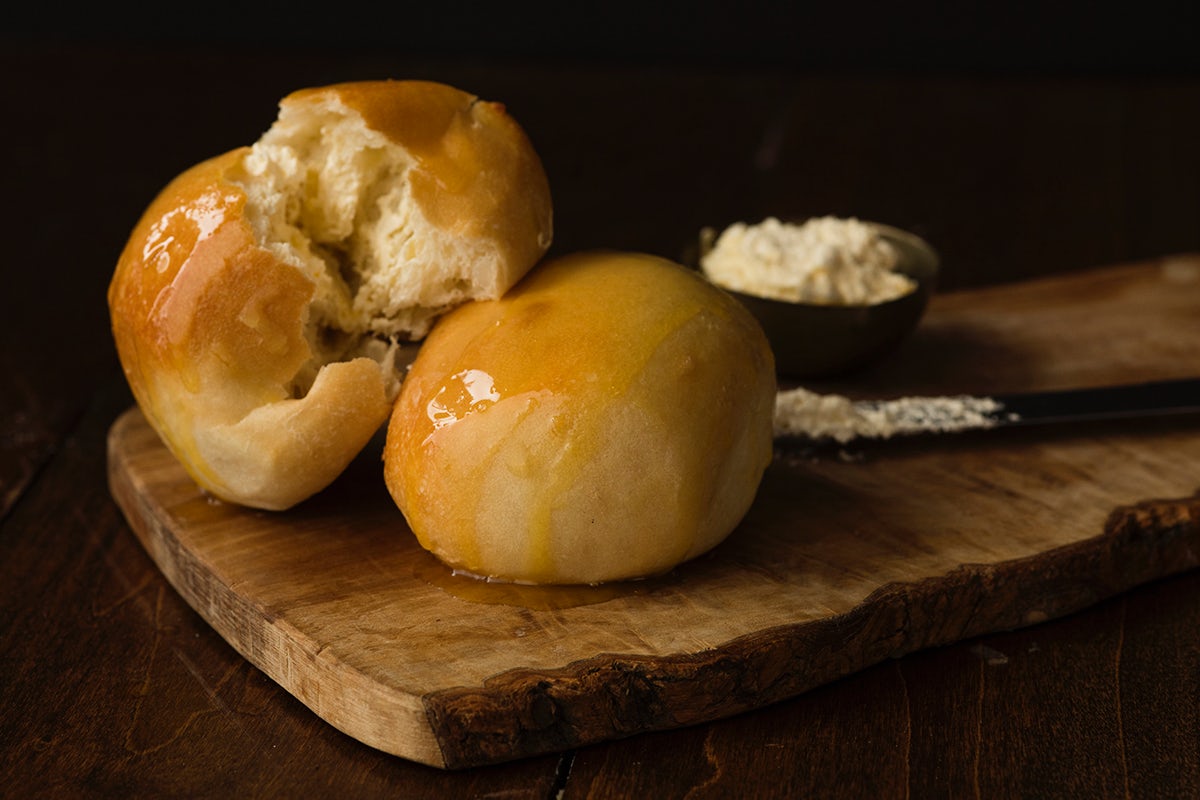 Order Logan's Made-From-Scratch Yeast Rolls food online from Logan's Roadhouse store, Lexington on bringmethat.com