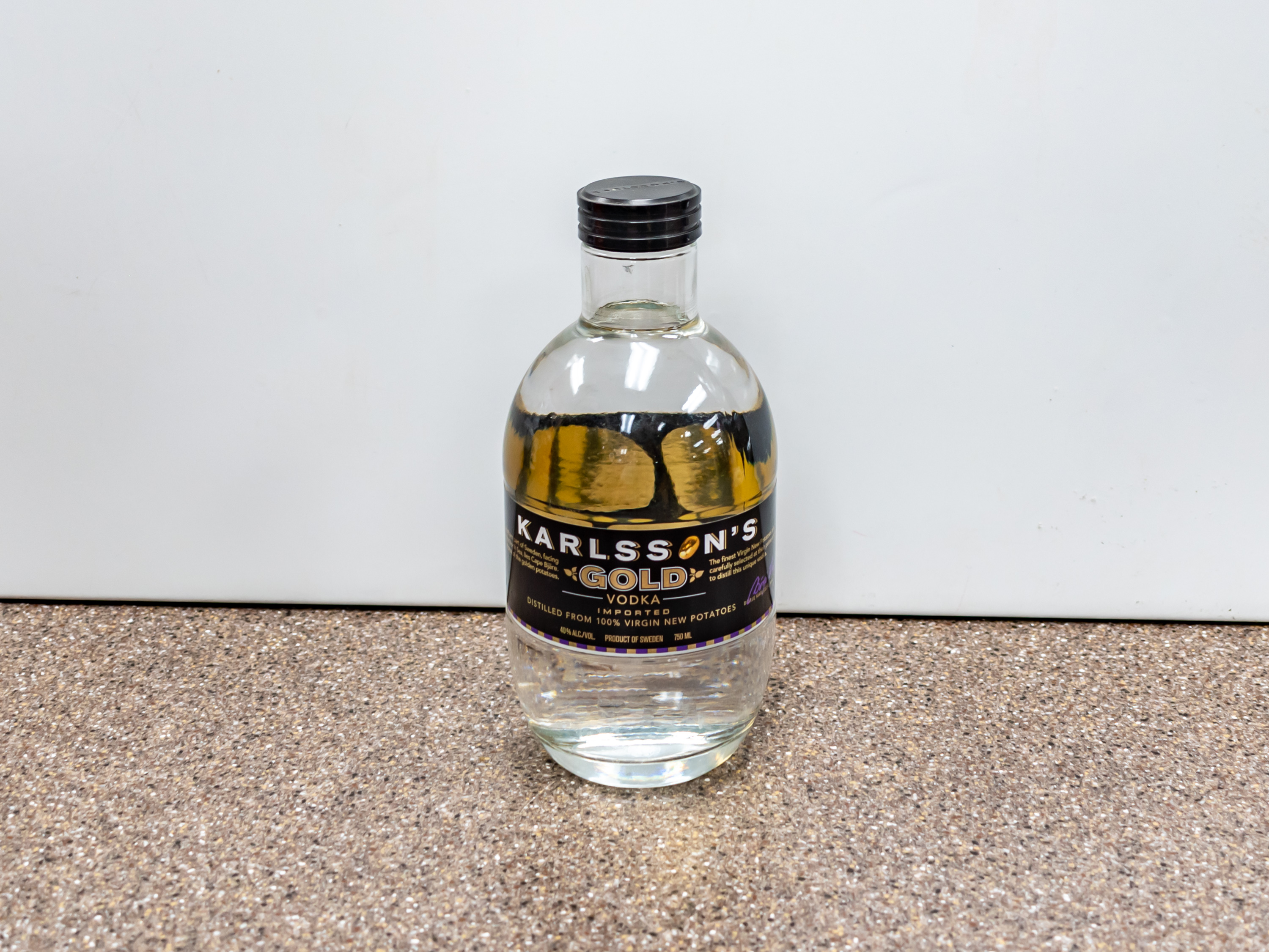 Order Karlsson's Gold Vodka, 750 ml food online from Kangaroo Food Mart store, Cathedral City on bringmethat.com