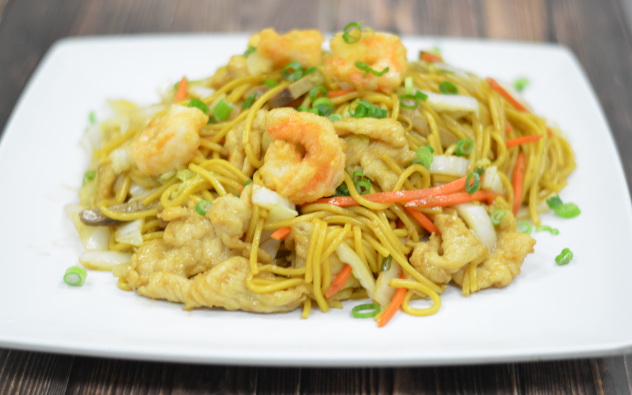 Order House Special Lo Mein food online from Yumi Cafe store, Richmond on bringmethat.com