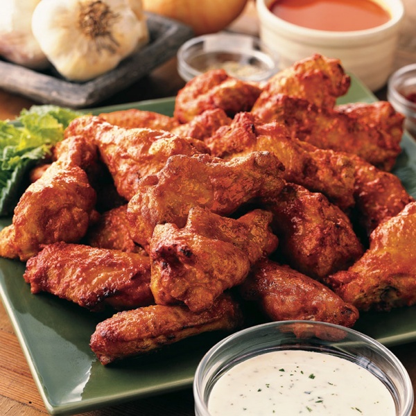 Order Classic Wings food online from Round Table Pizza store, Long Beach on bringmethat.com