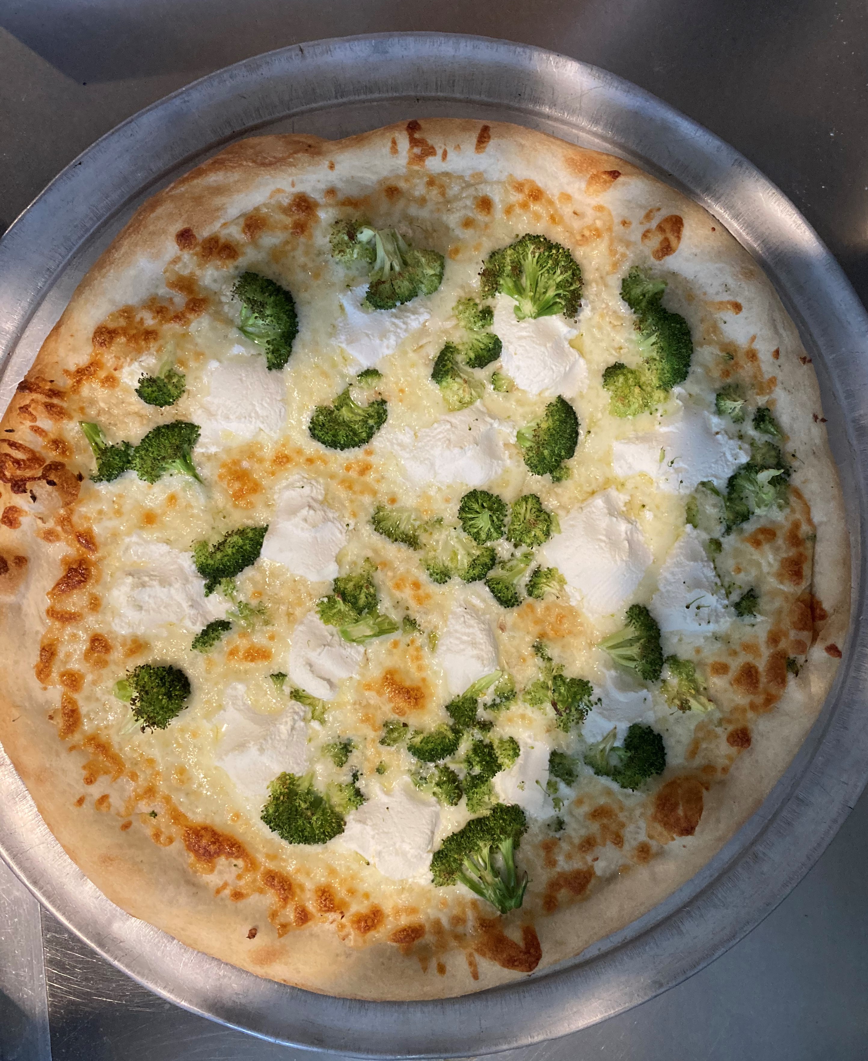 Order Broccoli White Pizza Pie food online from Gourmet Pizza store, New Paltz on bringmethat.com