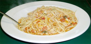 Order Linguini with Red Clam Sauce - Entree food online from Primas Pasta & Pizza Restaurant store, Fort Worth on bringmethat.com