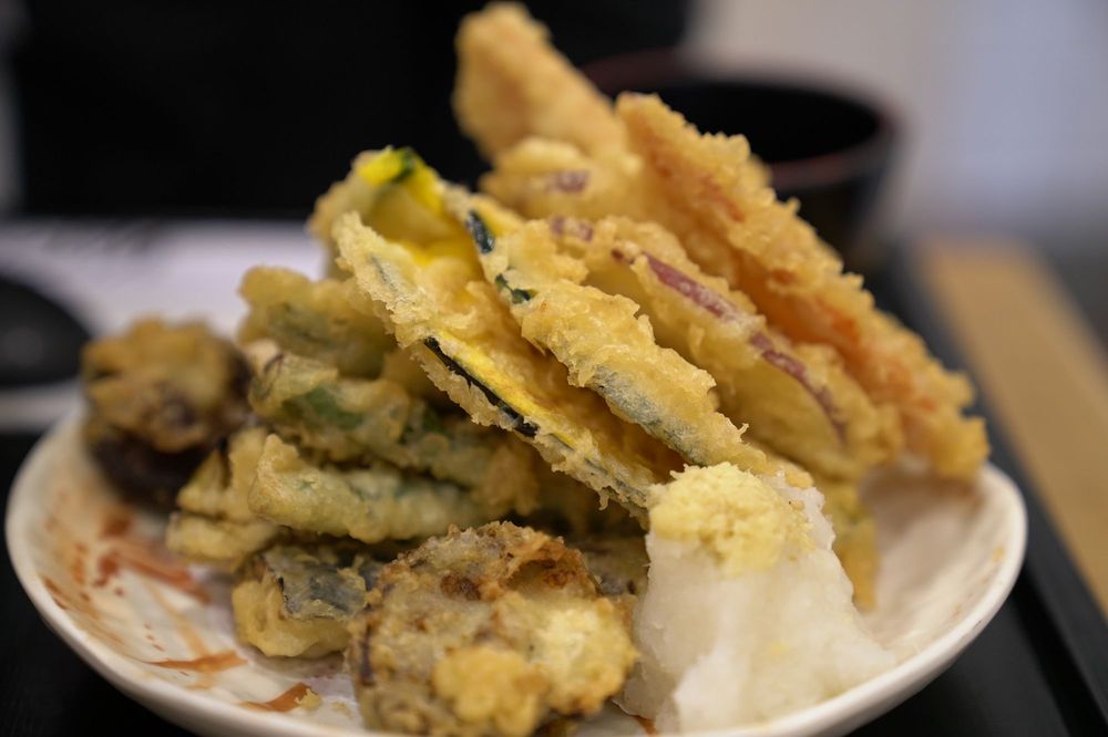 Order Vegetable Tempura food online from Sushi para japanese restaurant store, New York on bringmethat.com