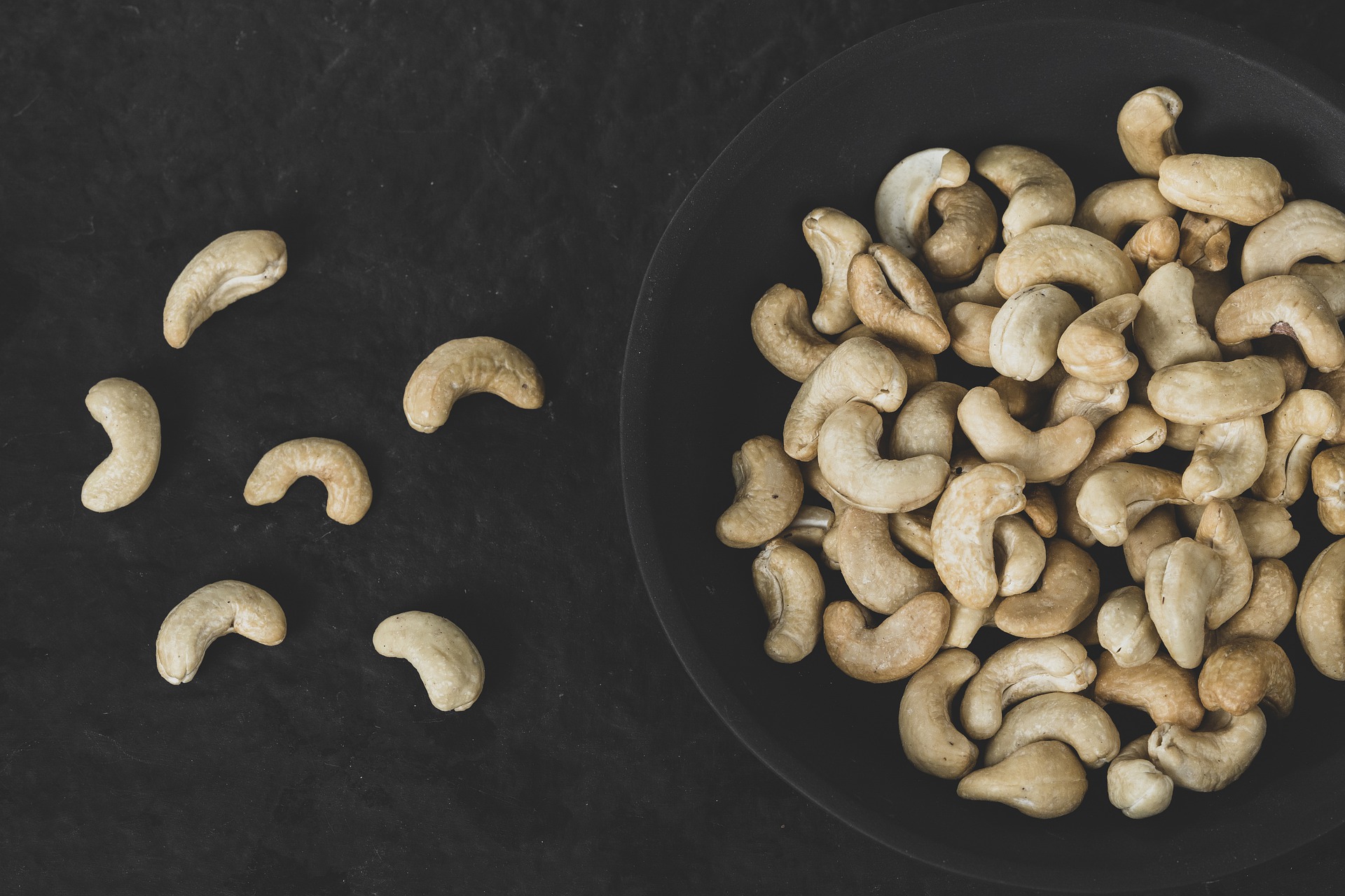 Order 8 oz. Unsalted Roasted Cashews by DG Pantry food online from Desi Galli store, New York on bringmethat.com