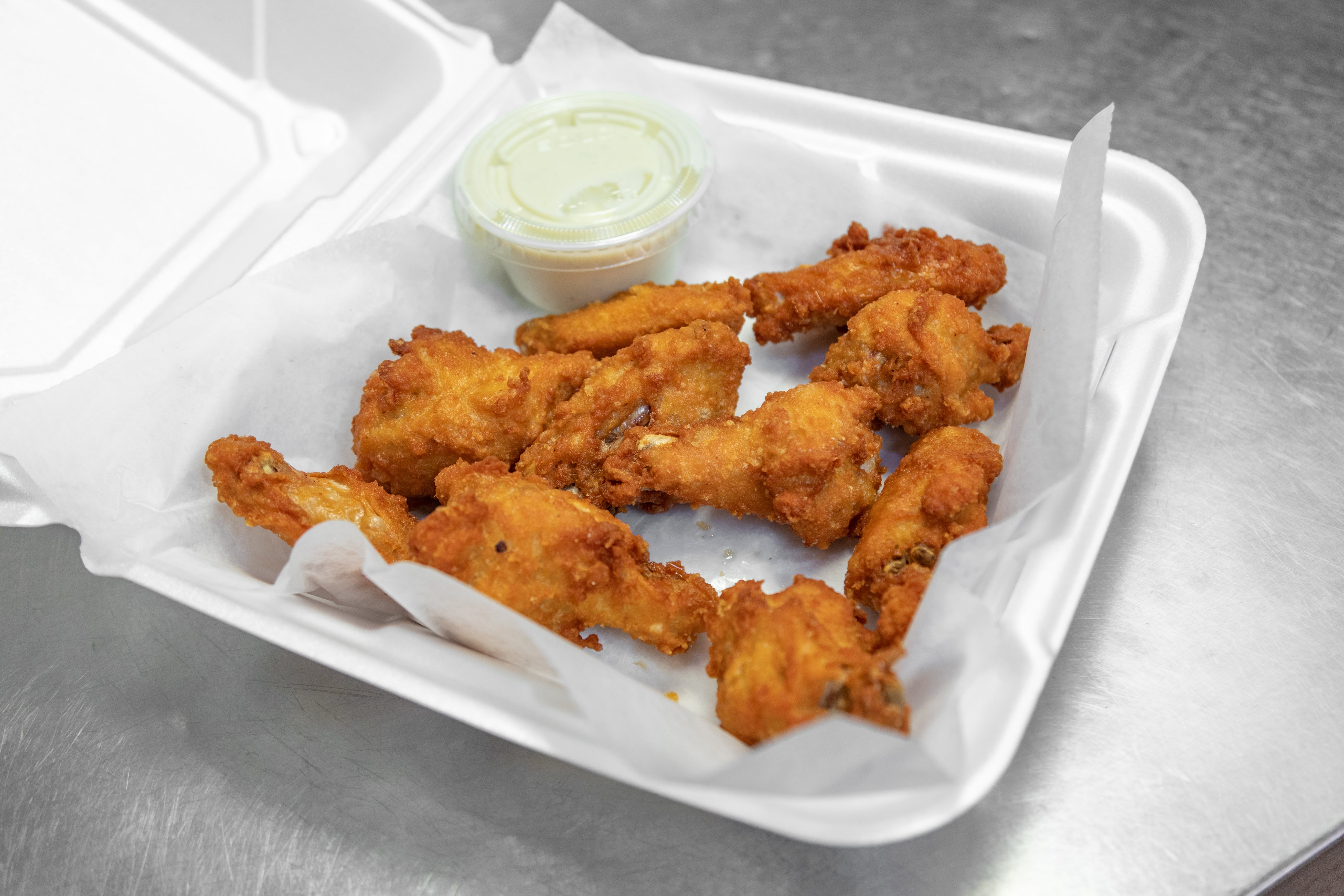 Order Chicken Wings - 10 Pieces food online from Campus Pizza store, Hartford on bringmethat.com