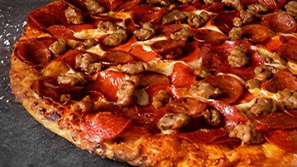 Order Montague's All Meat Marvel Pizza (Personal) food online from Round Table Pizza #340 store, San Leandro on bringmethat.com