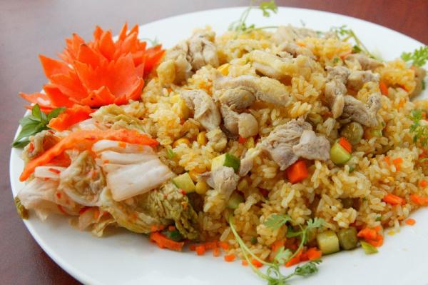 Order R7. Chicken Fried Rice/ Com Chien Ga food online from Max Saigon store, Chandler on bringmethat.com