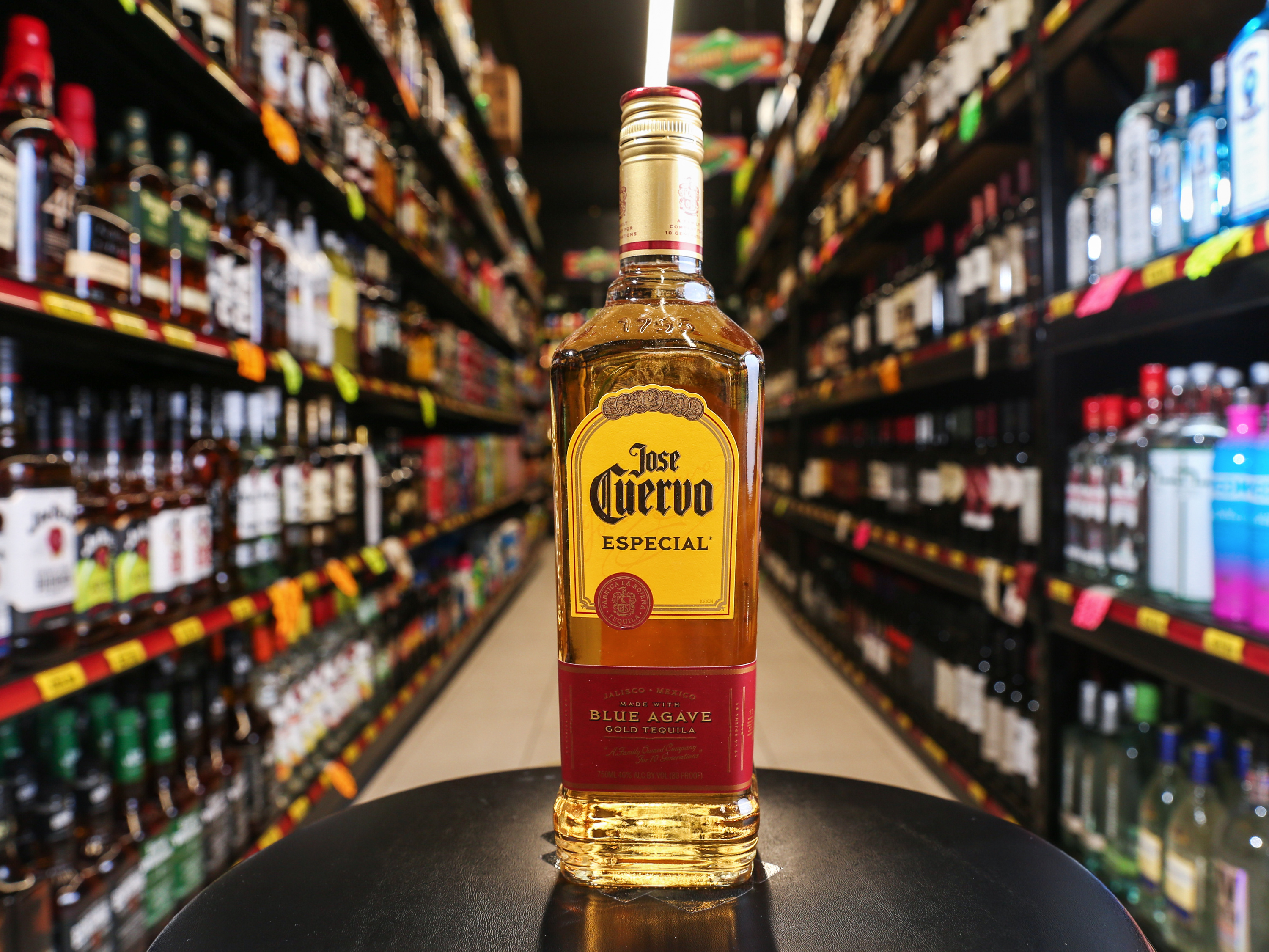 Order Jose Cuervo especial gold tequila, 750ml Tequila (40.0% ABV) food online from Gold Crown Liquors store, Chicago on bringmethat.com
