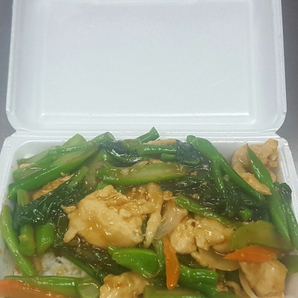 Order B16. Chicken with Chinese Broccoli food online from Chop Suey City store, Chicago on bringmethat.com