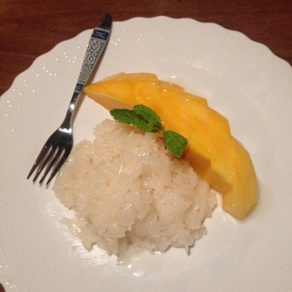 Order Sticky Rice with Mango food online from Thai Delight Cuisine store, San Francisco on bringmethat.com